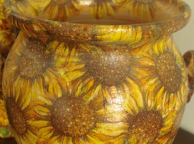 Dekupažu puoštas indas